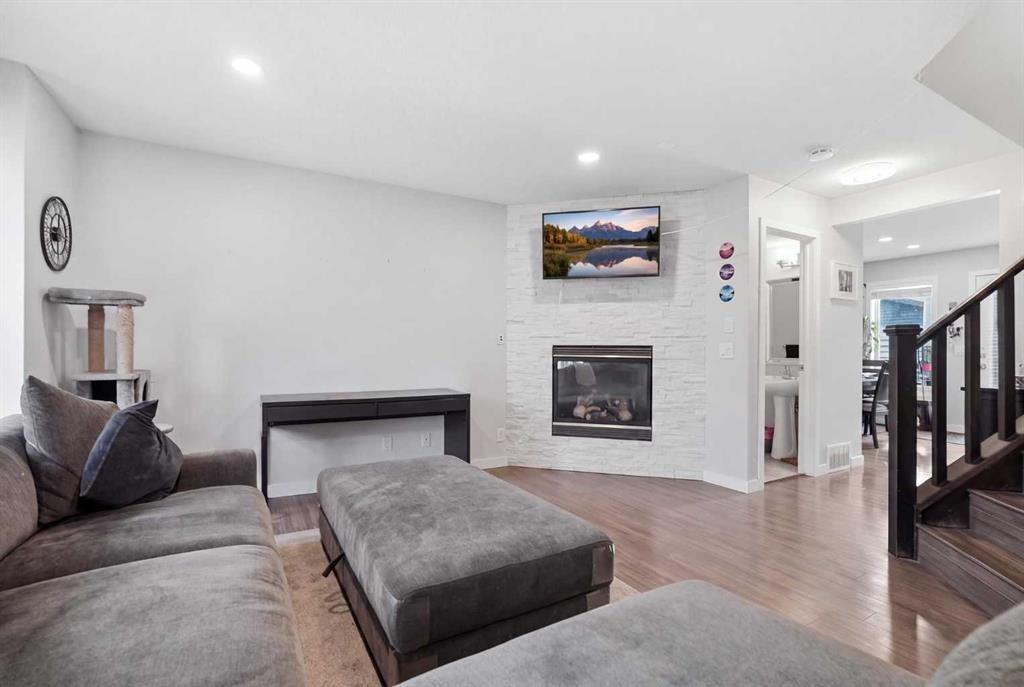 279 Everstone Drive Sw, Calgary, AB