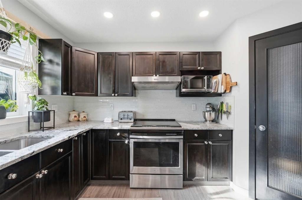 279 Everstone Drive Sw, Calgary, AB
