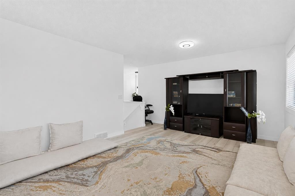 53 Martha'S Place Ne, Calgary, AB