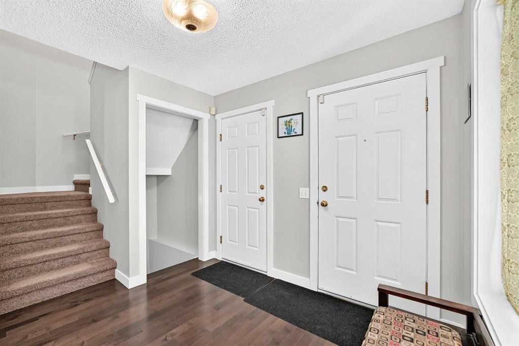 14 Douglasview Circle Se, Calgary, AB