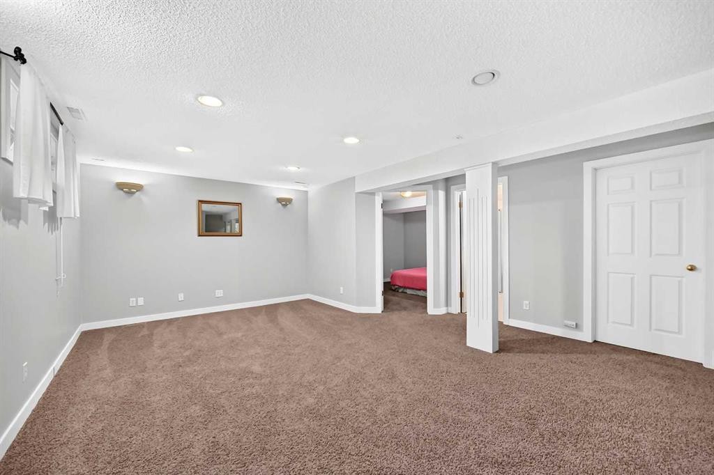 14 Douglasview Circle Se, Calgary, AB