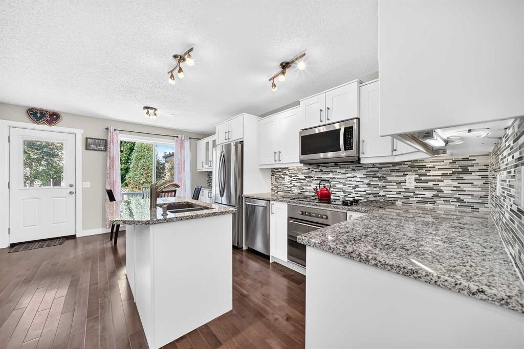 14 Douglasview Circle Se, Calgary, AB