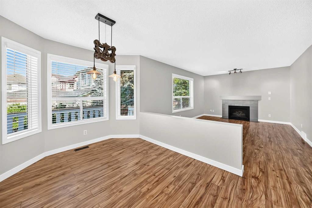 19 Valley Brook Circle Nw, Calgary, AB