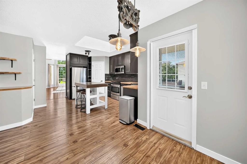 19 Valley Brook Circle Nw, Calgary, AB