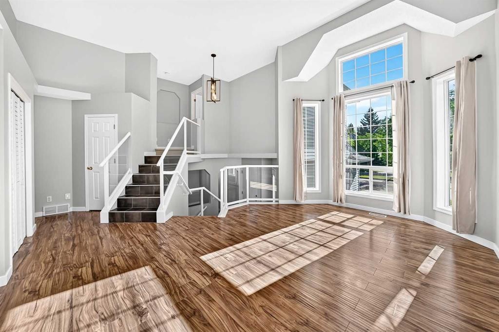 19 Valley Brook Circle Nw, Calgary, AB