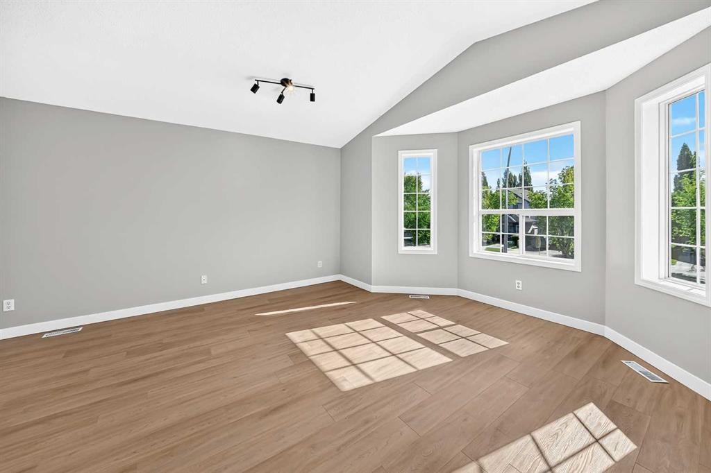 19 Valley Brook Circle Nw, Calgary, AB