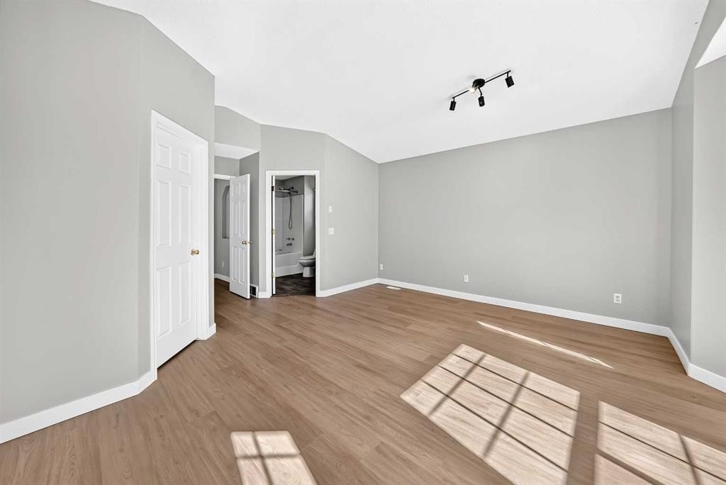 19 Valley Brook Circle Nw, Calgary, AB