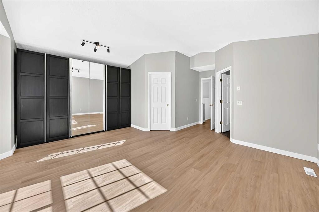 19 Valley Brook Circle Nw, Calgary, AB