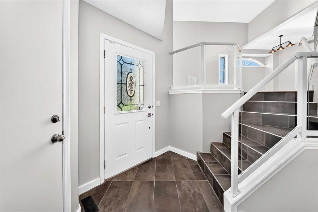 19 Valley Brook Circle Nw, Calgary, AB