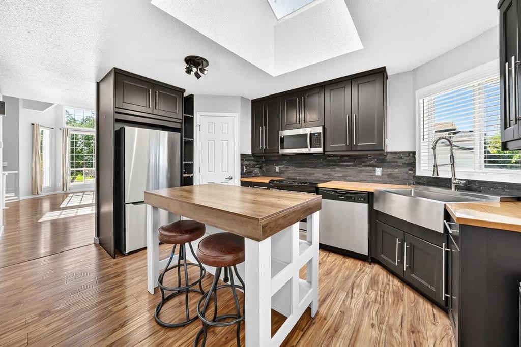19 Valley Brook Circle Nw, Calgary, AB
