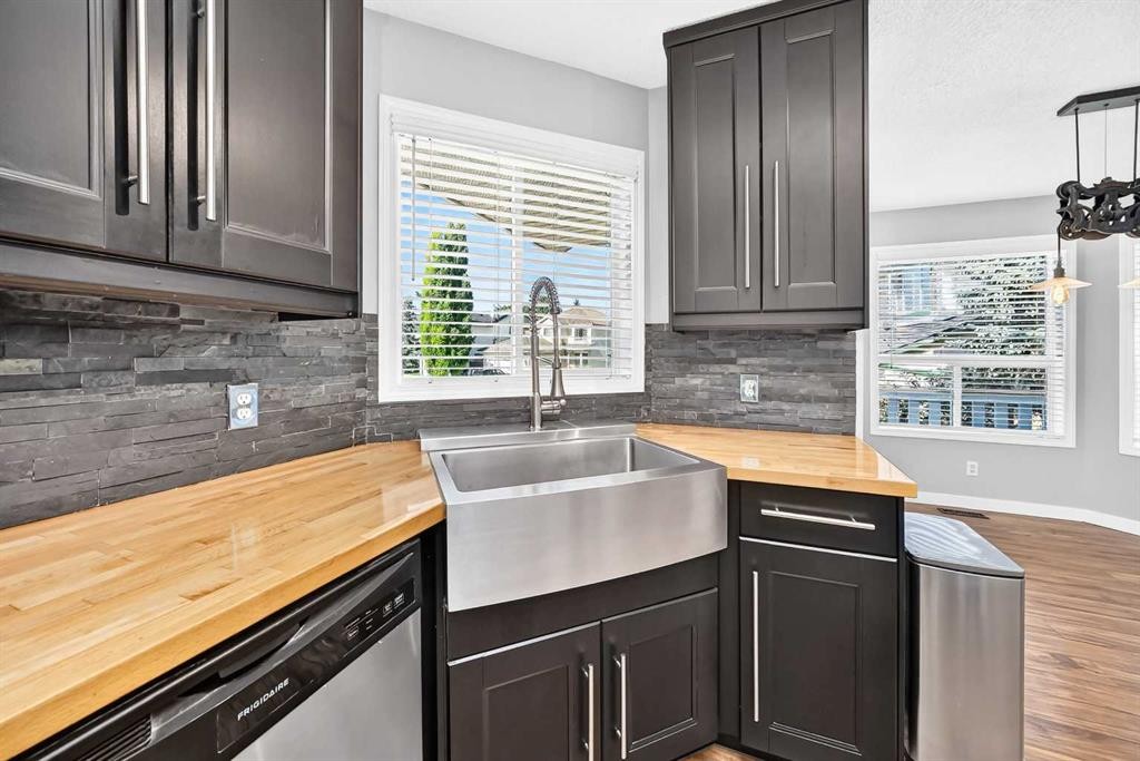 19 Valley Brook Circle Nw, Calgary, AB