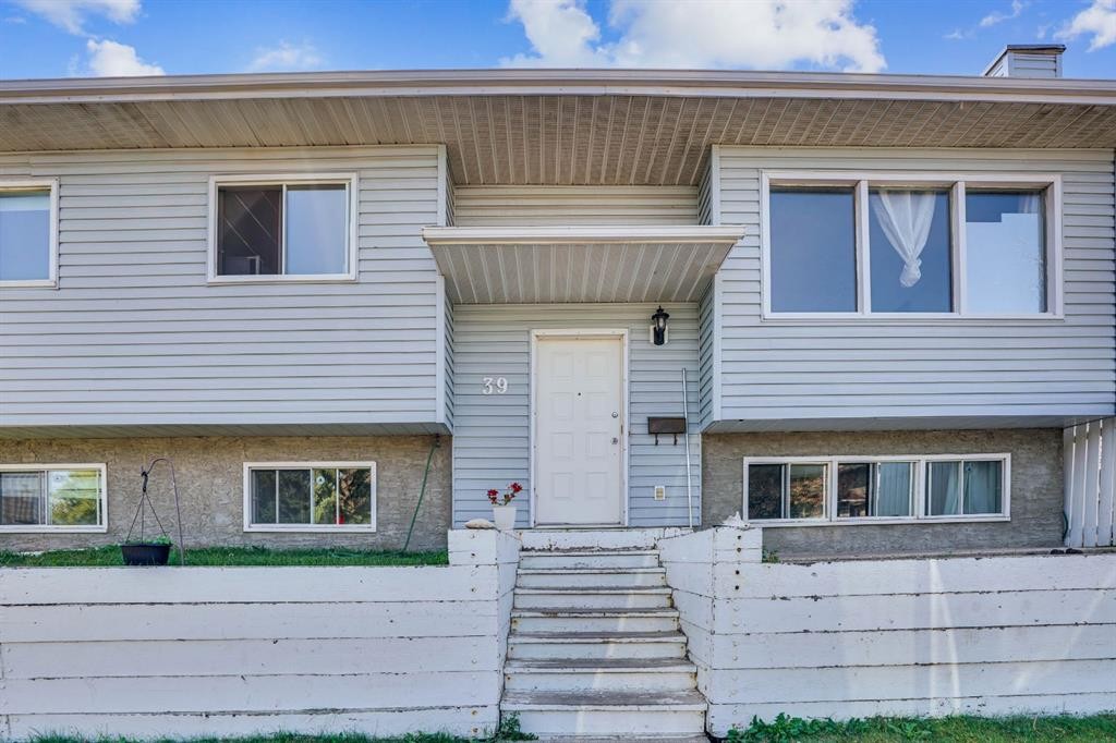39 Ventura Road Ne, Calgary, AB - Outdoor