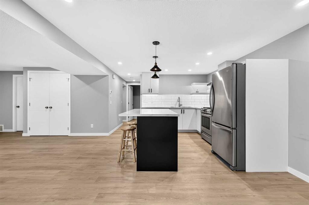 803 Canford Crescent Sw, Calgary, AB