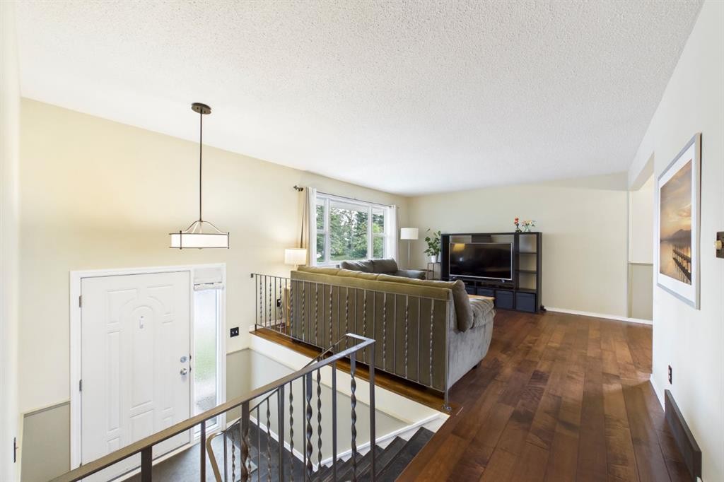 607 Cedarille Way Sw, Calgary, AB