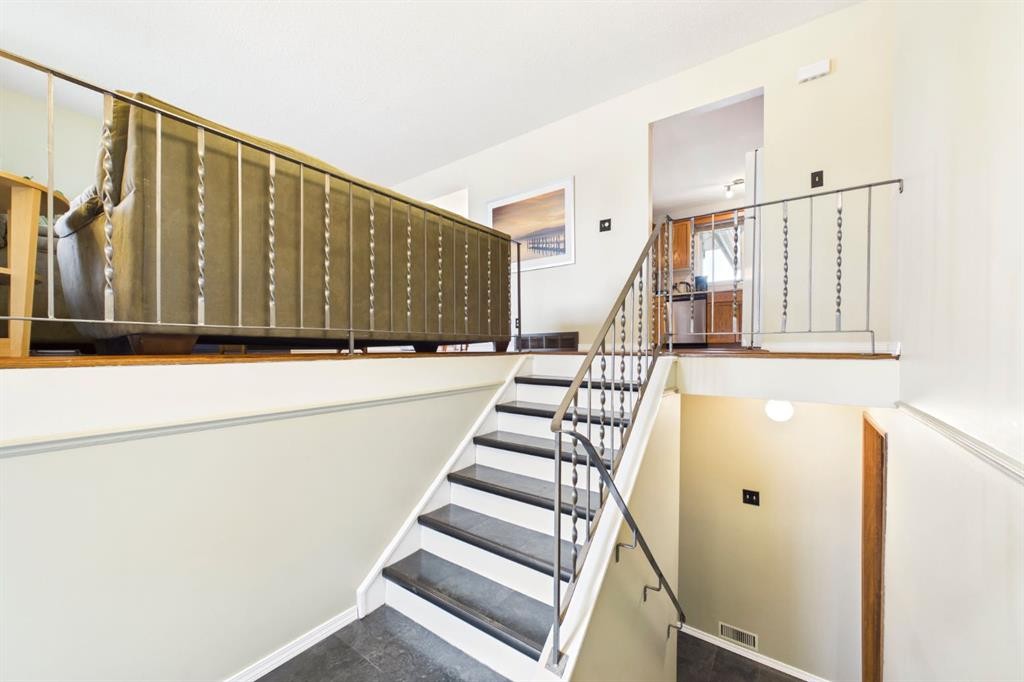 607 Cedarille Way Sw, Calgary, AB