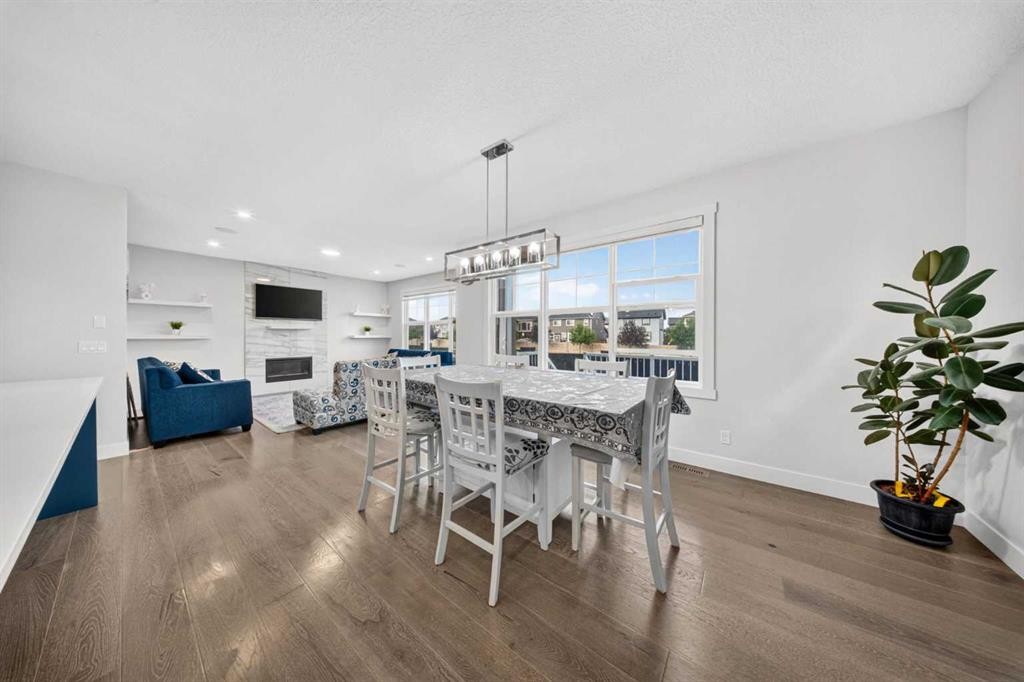 47 Waterford Heights, Chestermere, AB