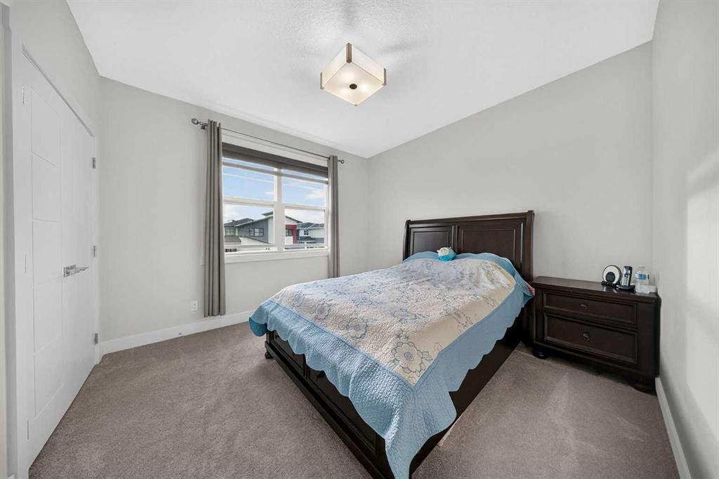 47 Waterford Heights, Chestermere, AB