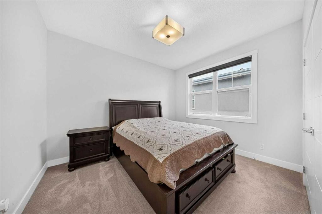 47 Waterford Heights, Chestermere, AB