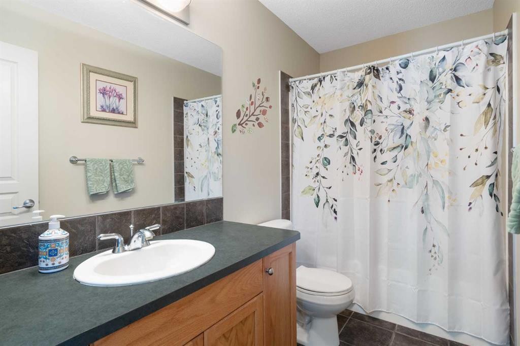 408 Rainbow Falls Way, Chestermere, AB