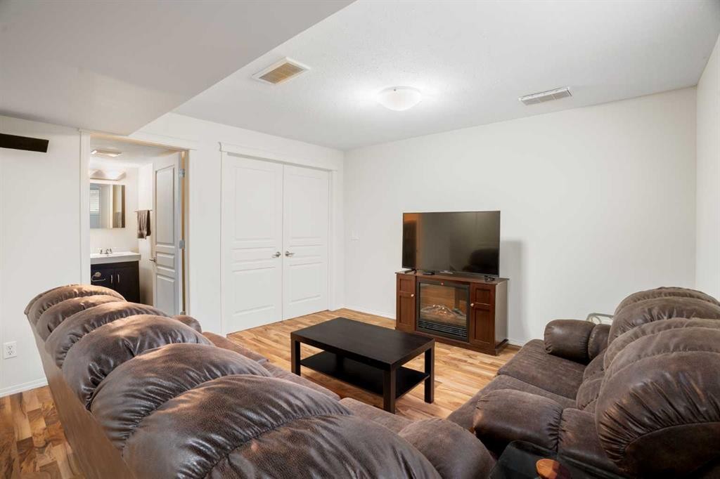 408 Rainbow Falls Way, Chestermere, AB
