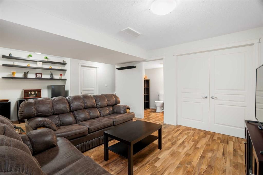 408 Rainbow Falls Way, Chestermere, AB