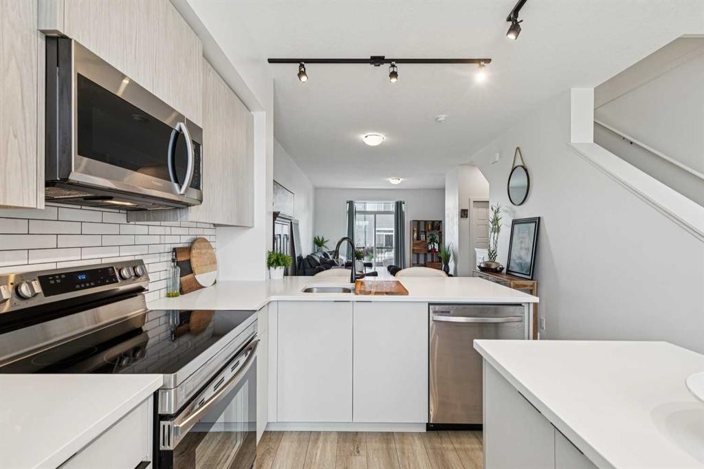 2466 210 Avenue Se, Calgary, AB