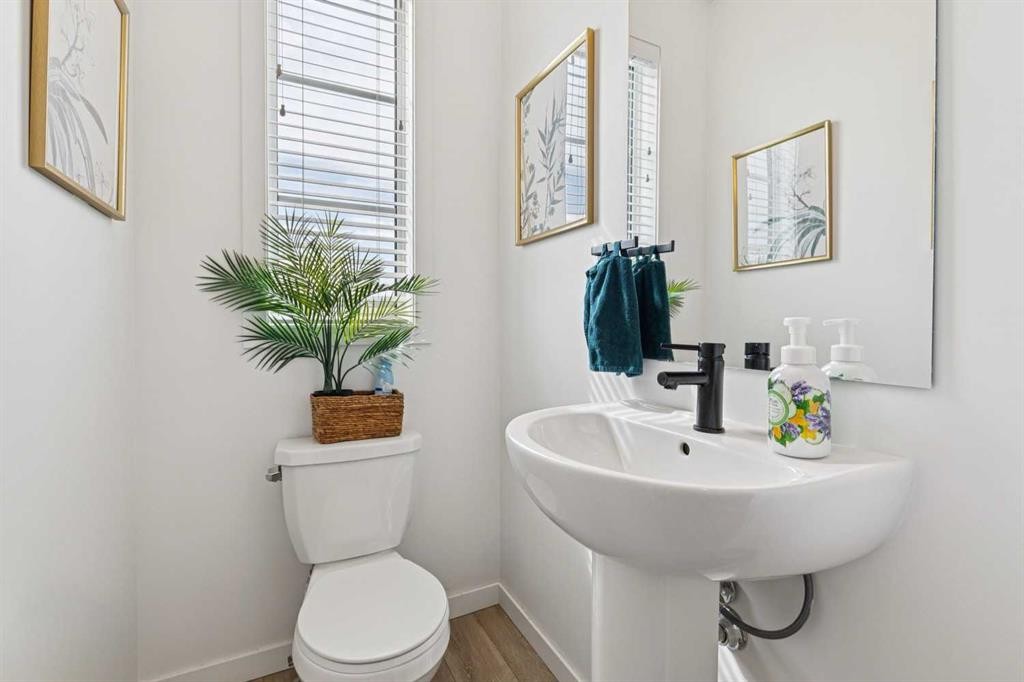 2466 210 Avenue Se, Calgary, AB