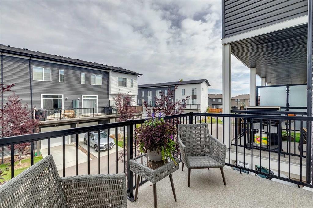 2466 210 Avenue Se, Calgary, AB