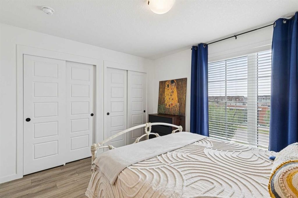 2466 210 Avenue Se, Calgary, AB