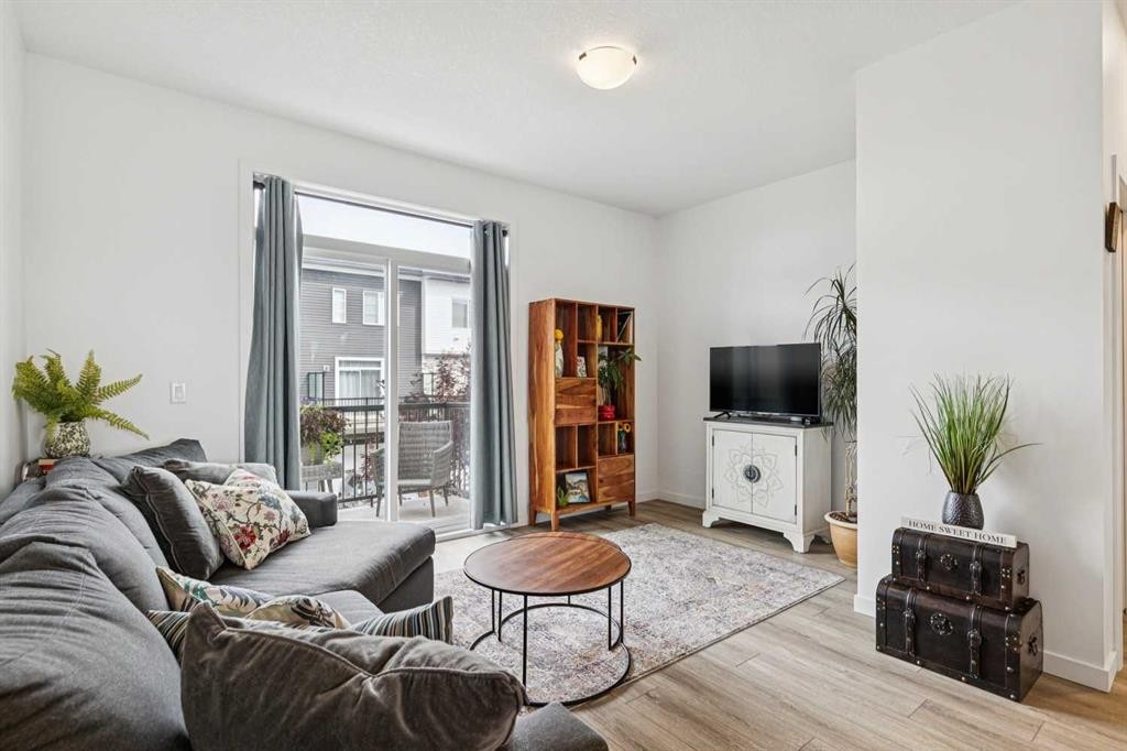 2466 210 Avenue Se, Calgary, AB