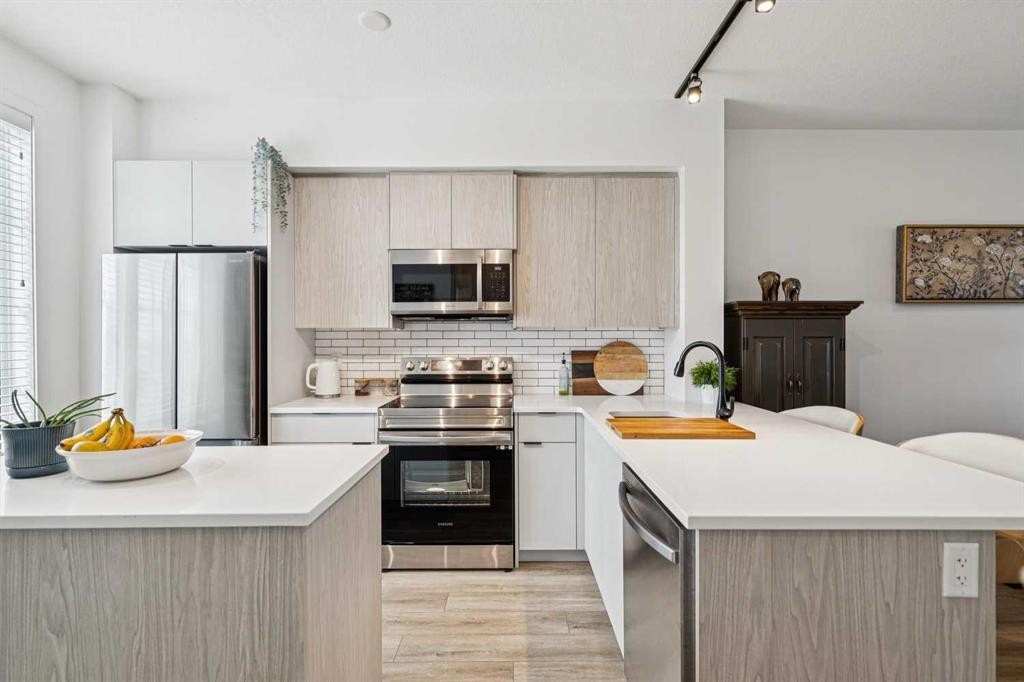 2466 210 Avenue Se, Calgary, AB