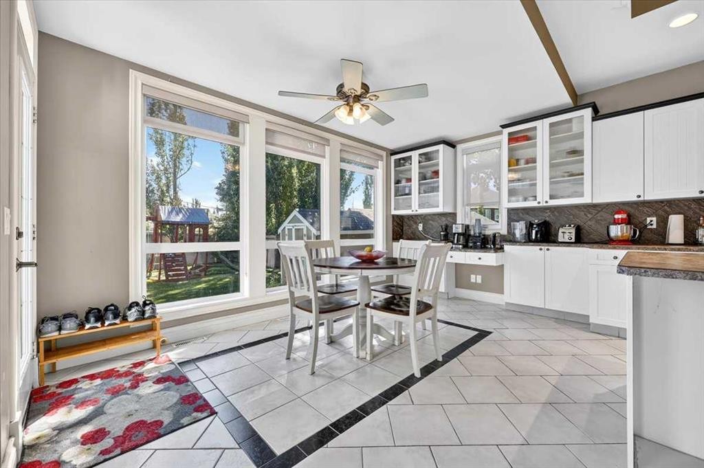 234 Elmont Bay Sw, Calgary, AB