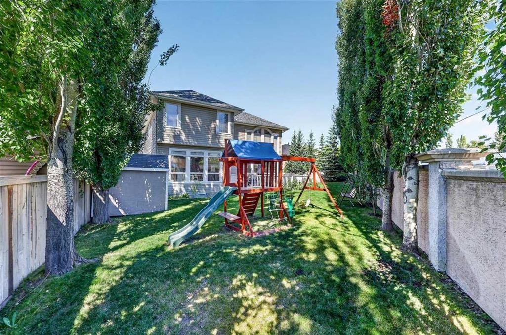 234 Elmont Bay Sw, Calgary, AB
