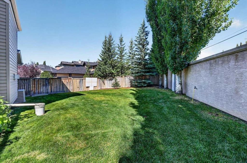 234 Elmont Bay Sw, Calgary, AB