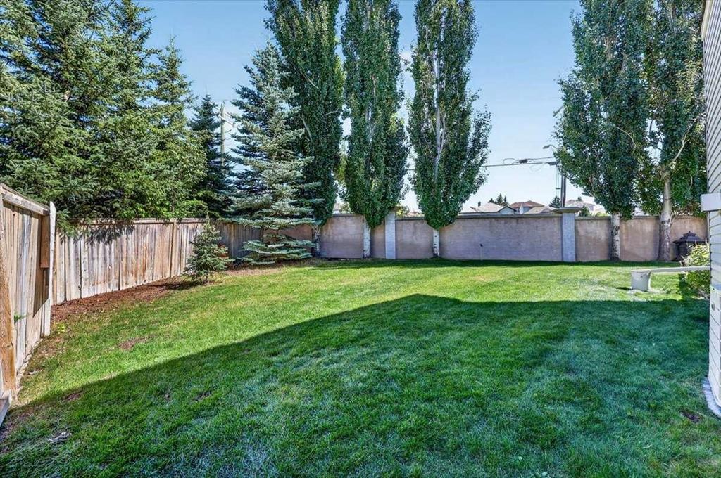 234 Elmont Bay Sw, Calgary, AB