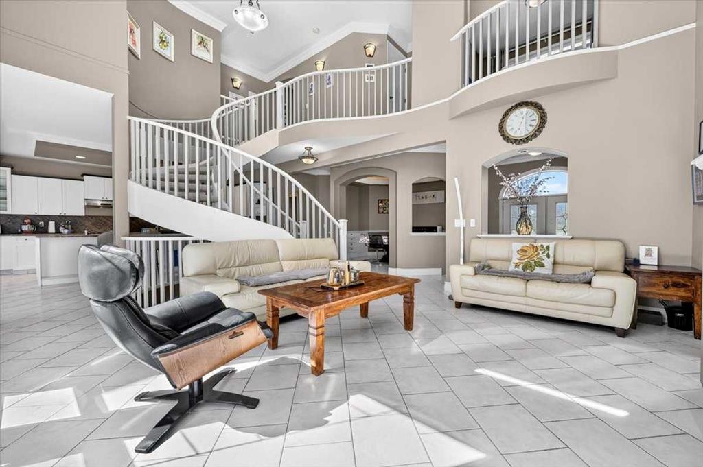 234 Elmont Bay Sw, Calgary, AB