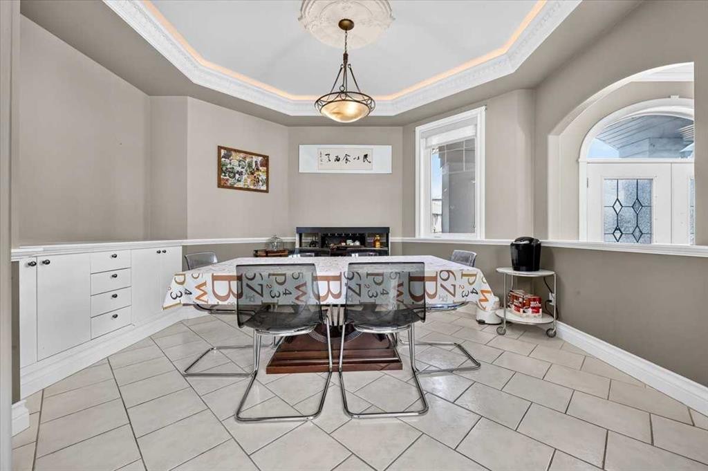 234 Elmont Bay Sw, Calgary, AB