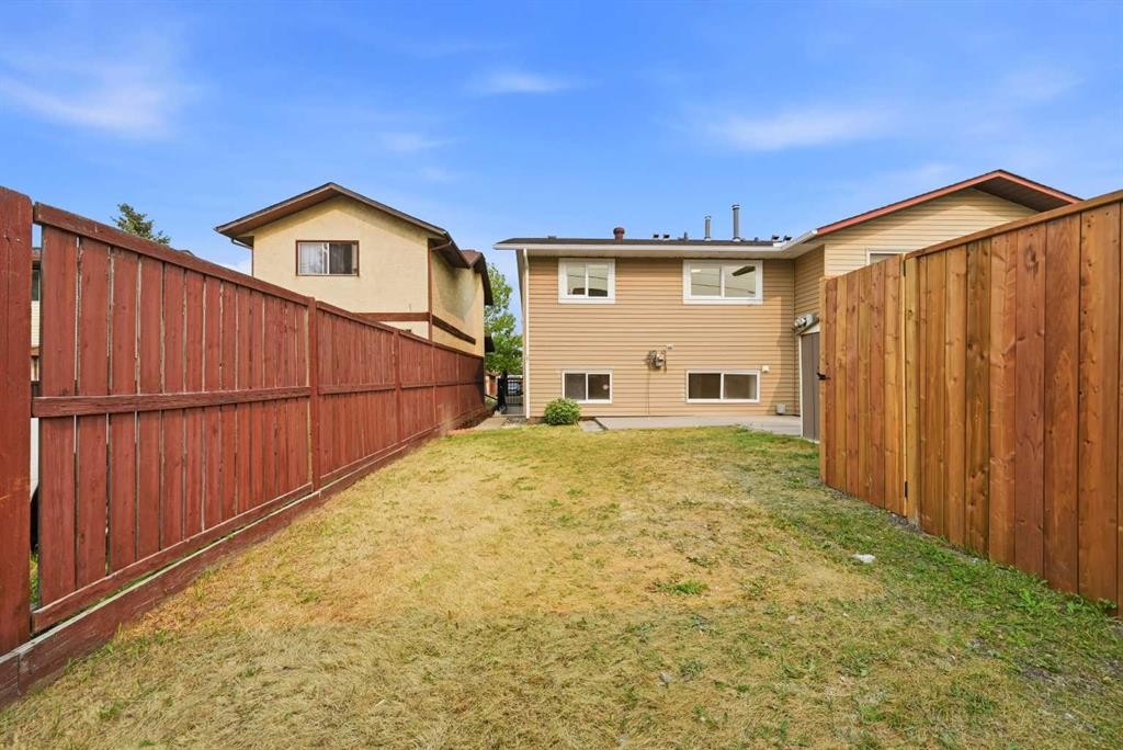 1387 Berkley Drive Nw, Calgary, AB