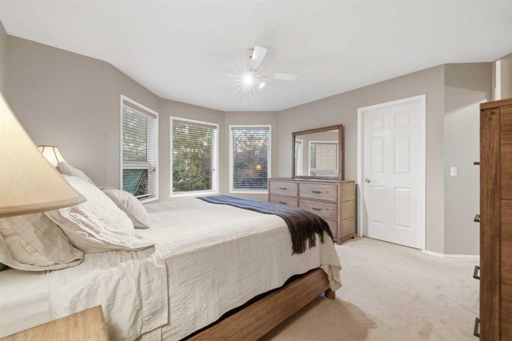 76 Valley Meadow Close Nw, Calgary, AB