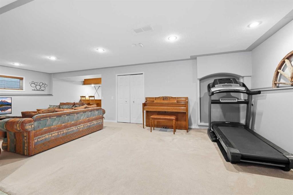 76 Valley Meadow Close Nw, Calgary, AB
