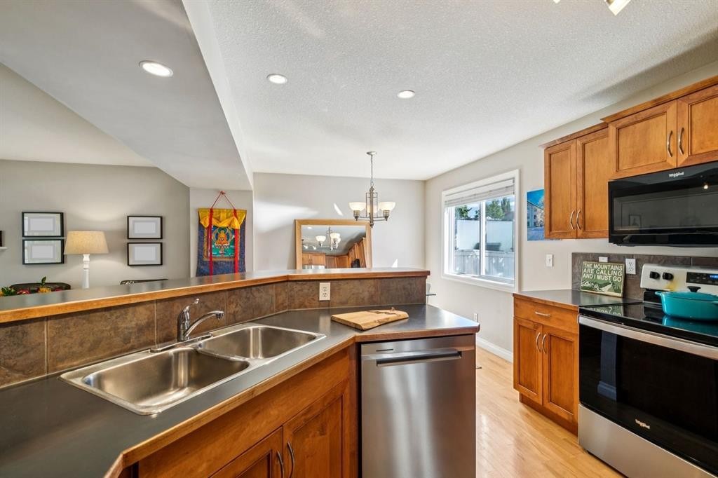 159 Somme Manor Sw, Calgary, AB