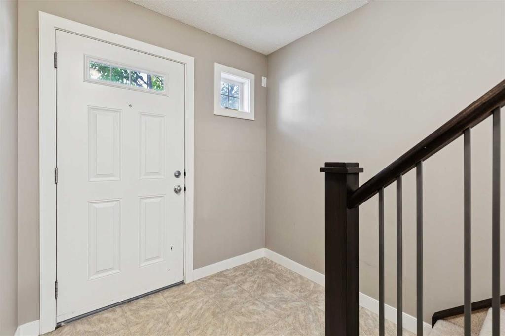 123 Pantego Lane Nw, Calgary, AB