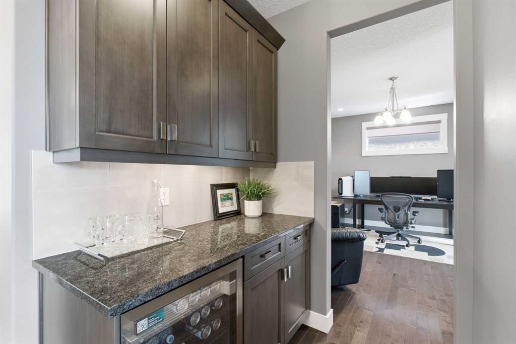 191 Springbluff Heights Sw, Calgary, AB