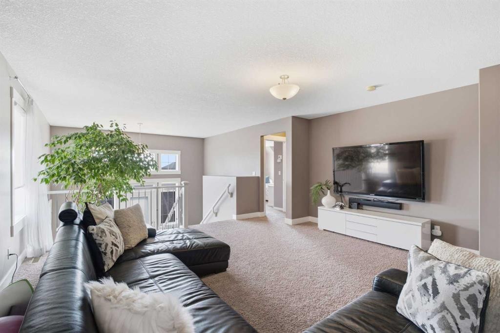 191 Springbluff Heights Sw, Calgary, AB