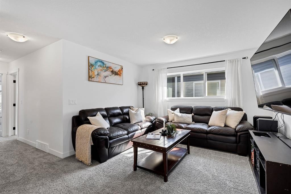 223 Chelsea Heath, Chestermere, AB