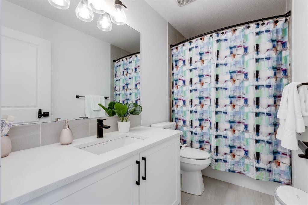 223 Chelsea Heath, Chestermere, AB