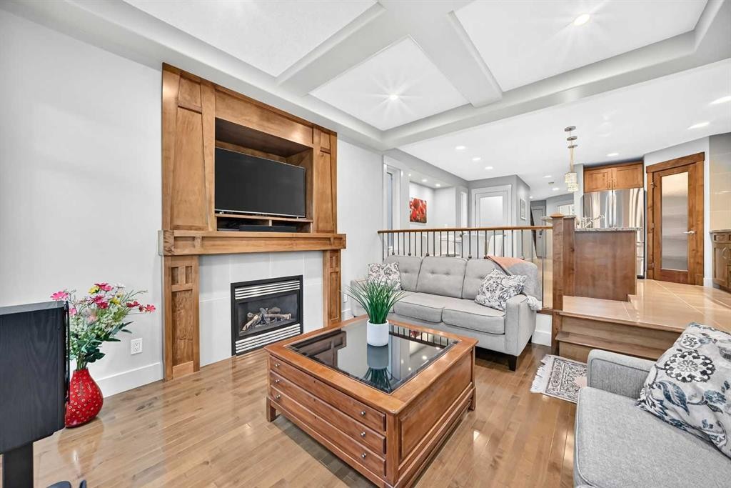2512 17A Street Nw, Calgary, AB