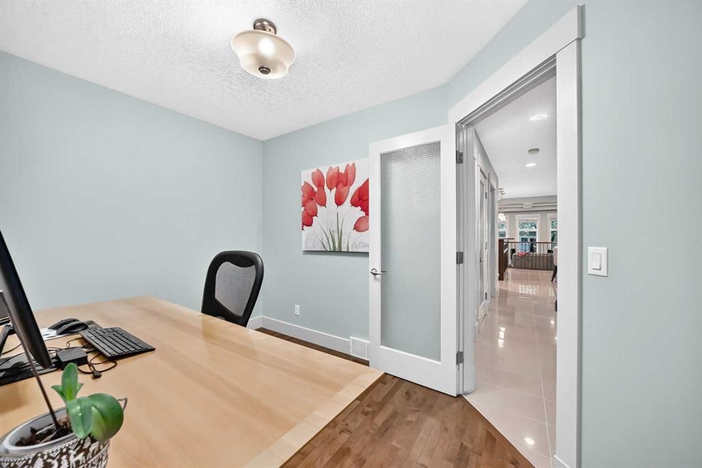 2512 17A Street Nw, Calgary, AB