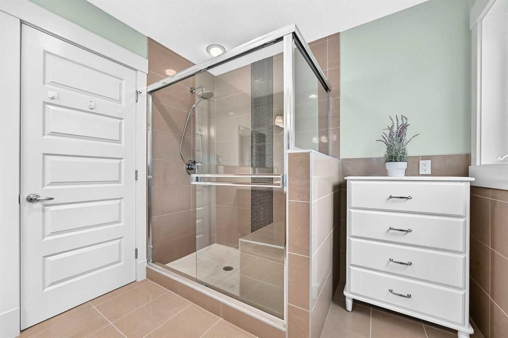 2512 17A Street Nw, Calgary, AB