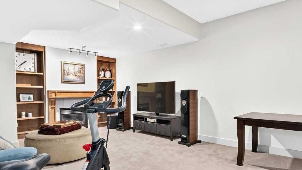 2512 17A Street Nw, Calgary, AB